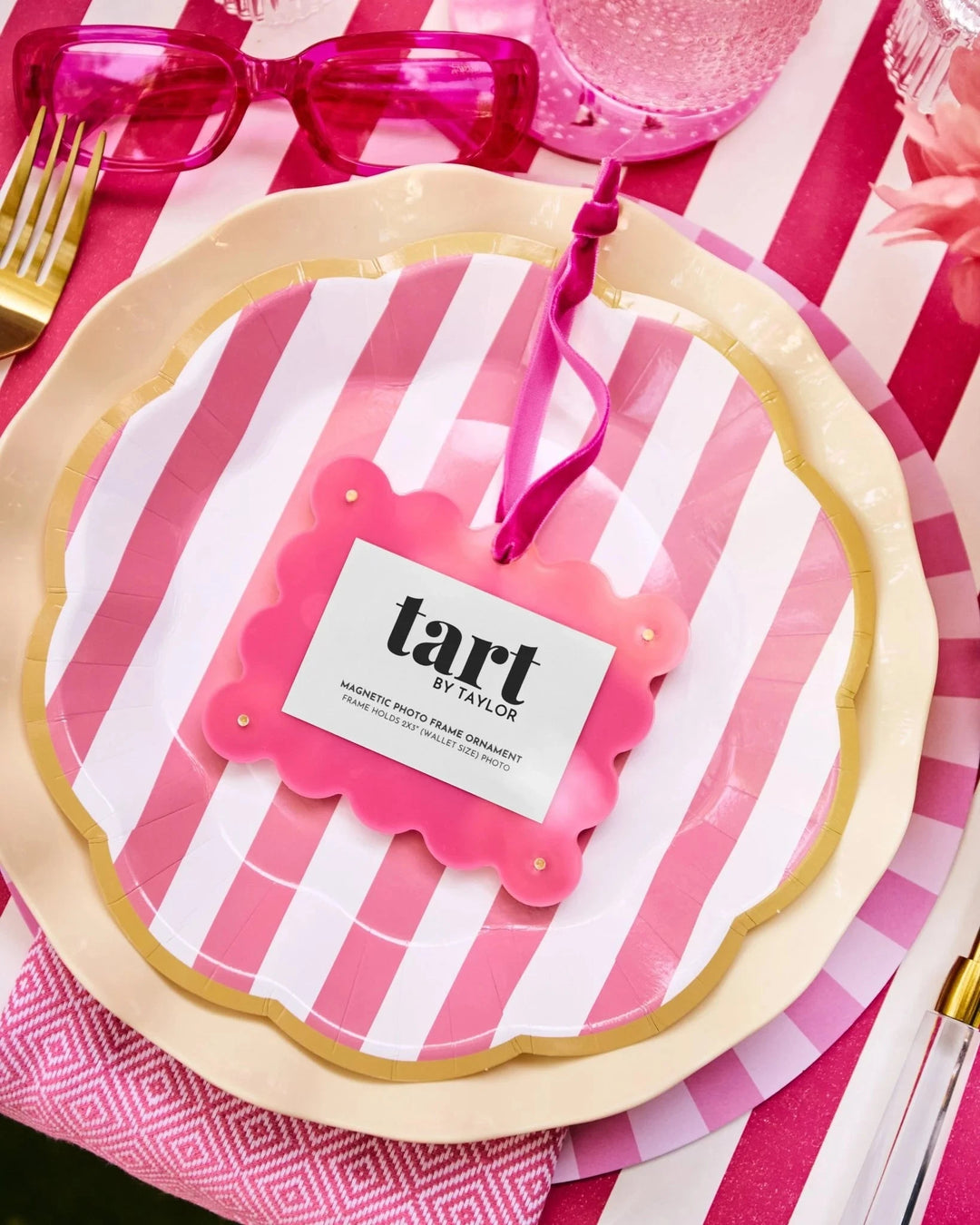 Ornament Magnetic Frame - Bubblegum Christmas Ornament Tart By Taylor 