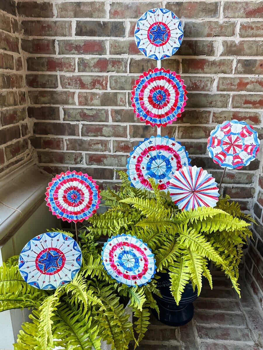 Patriotic Pinwheels Stakes Door Hanger Round Top Collection 
