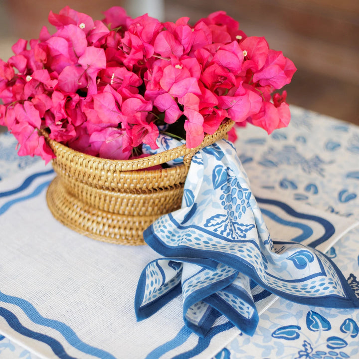 Pineapple Party Blue/White Napkins - Set of 4 Dinner Napkins Pomegranate 
