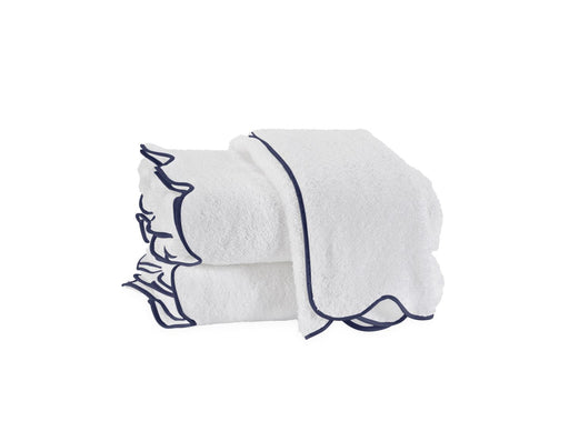 Cairo Scalloped Hand Towel With Piped Trim Bath Towels Matouk White with Navy Scalloped Trim 